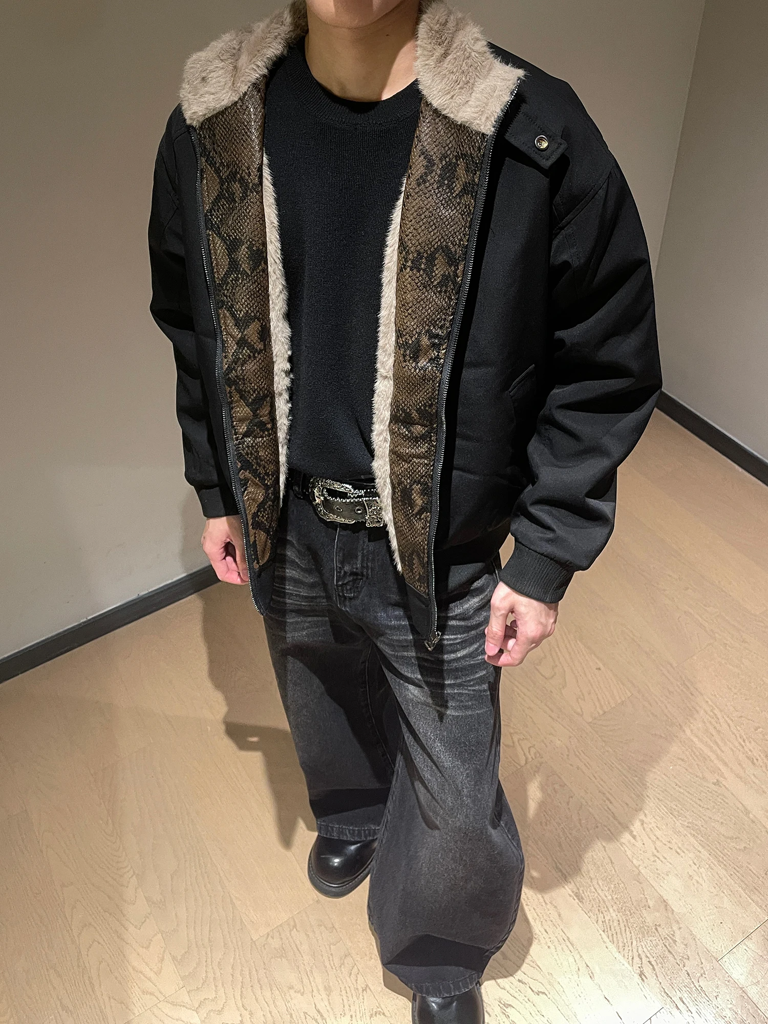 سترات رجالية جديدة لشتاء 2025 بنمط جلد الثعبان السميك بتصميم كلاسيكي من الفرو الصناعي سترات مريحة دافئة للرجال معاطف وسيم بأكمام طويلة #2