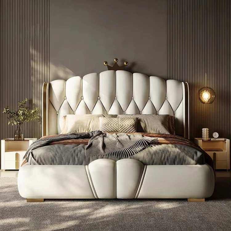 Мягкая кожаная кровать King Size в классическом стиле середины века