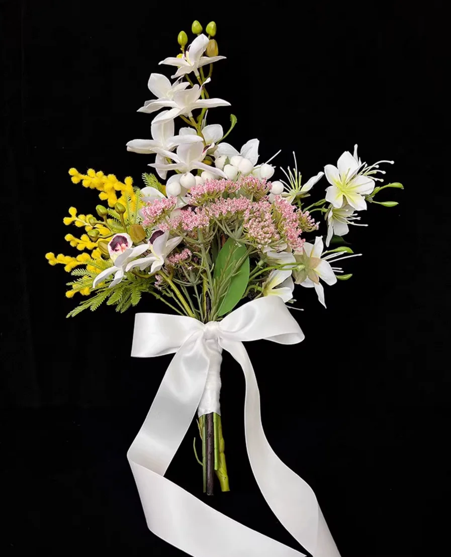 

High-grade bride holding artificial flowers, groom, groomsman, corsage, bridesmaid group holding flowers, marriage certificate,