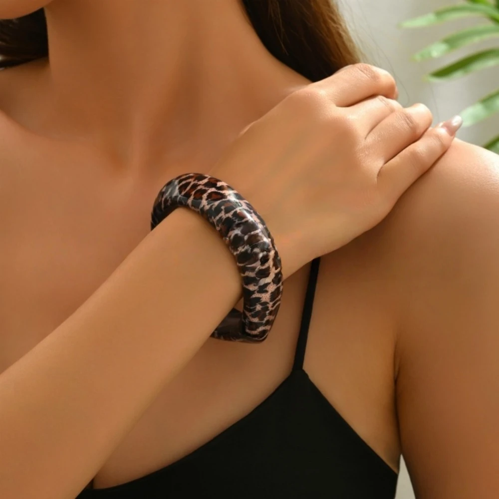 Vintage Exaggerate Leopard Print Acrylic Bracelets Bangles for Women Resin Bracelet Fashion Jewelry 2025 Autumn Winter New