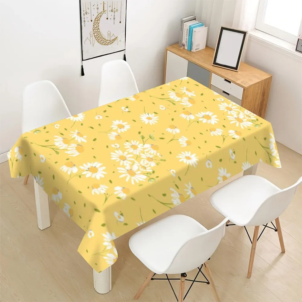 The small daisy Margery long rectangular tablecloth can enhance the atmosphere of the family dining table.xzj