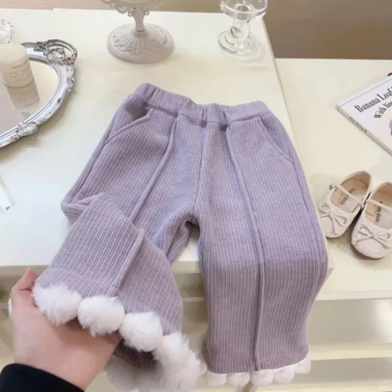 Zweiteiliger Anzug für Mädchen, neuer koreanischer Stil, Baby-Cardigan, Strickpullover, modischer Mantel, Herbst- und Winter-Fleece-gefütterte Hose