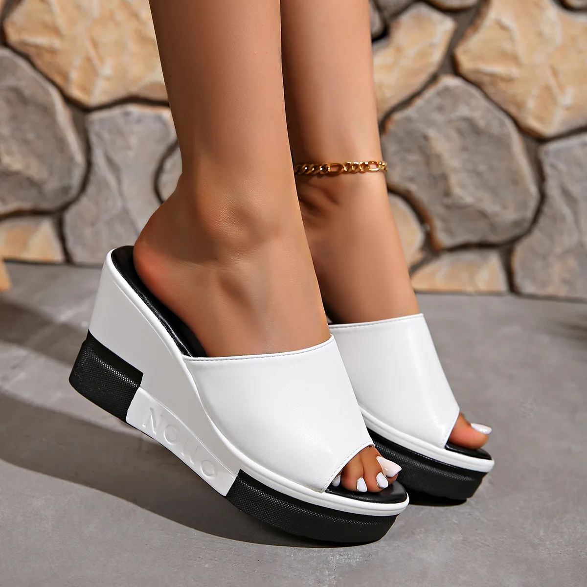 

The 2025 summer new style of fashionable thick-soled muffin high-heeled solid color wedge heel comfortable one-shoulder slippers
