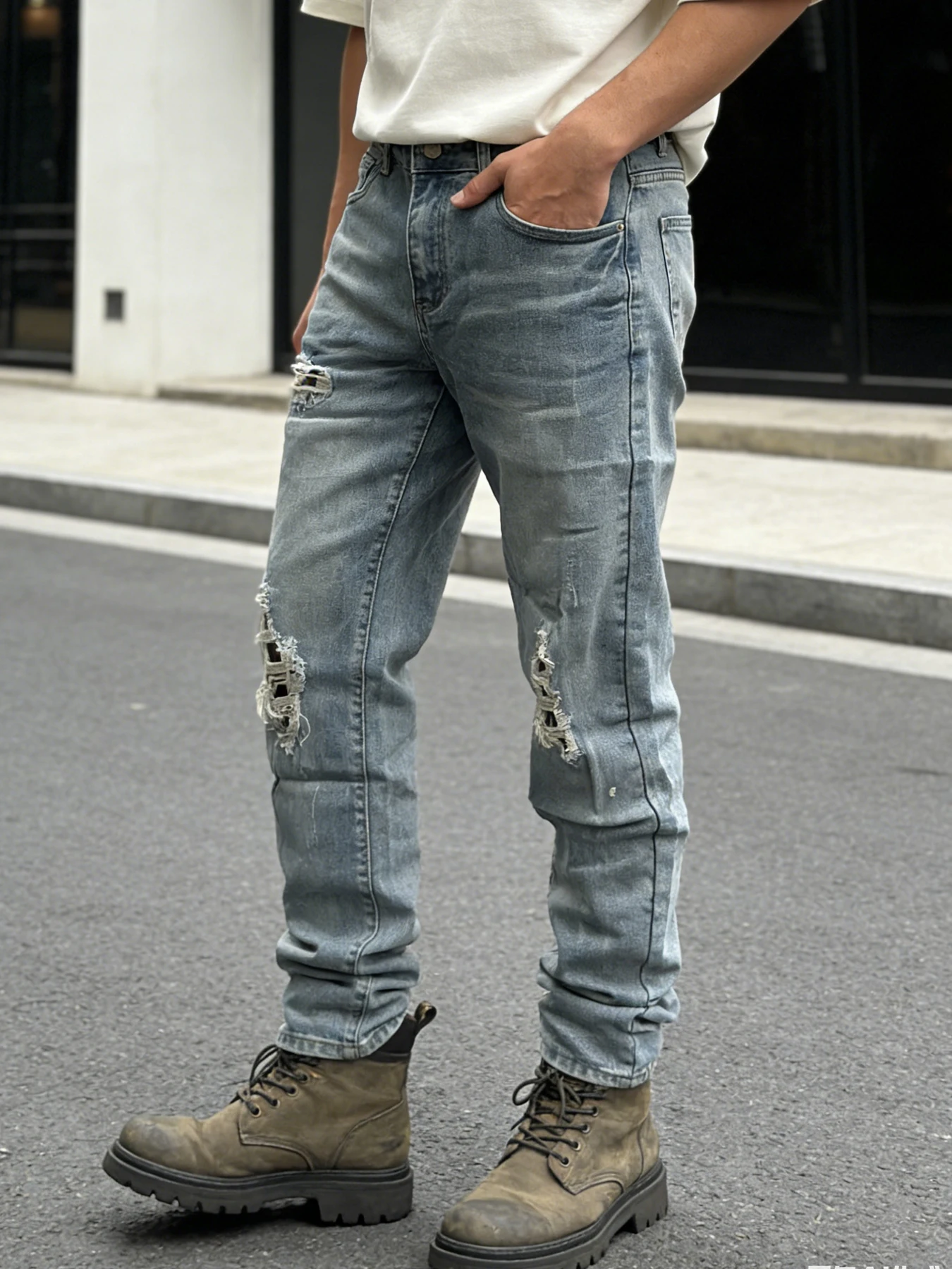 

American-style high street light blue distressed large ripped straight-leg jeans for men, vintage worn trendy long pants