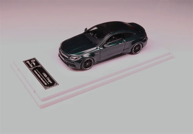 Howie Model x Collezione Momo 1:64 W205 C63s Collezione di modelli di auto pressofusi in miniatura