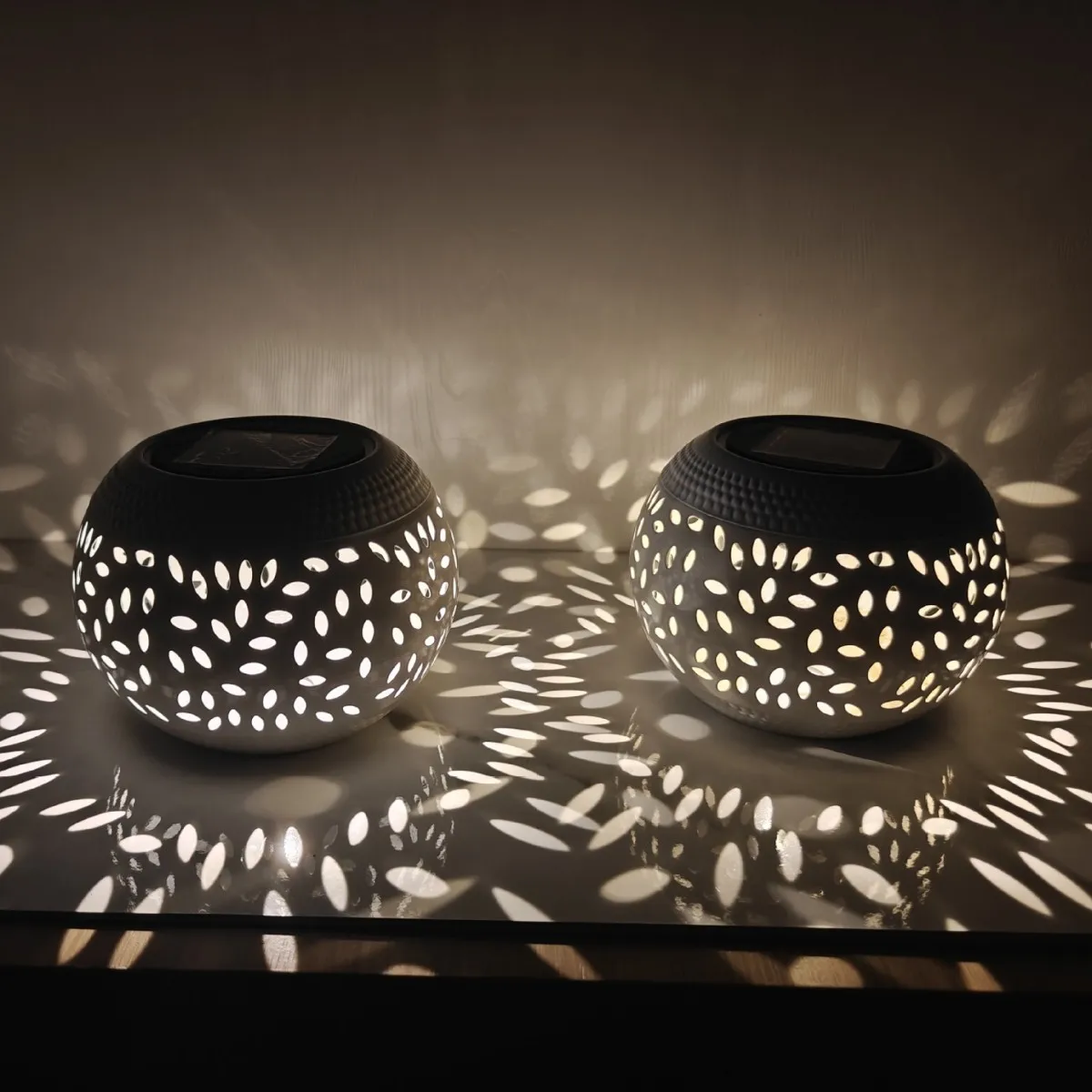 luz-de-mesa-solar-para-exterior-lampada-led-movida-a-energia-solar-lanterna-decorativa-de-metal-vazado-para-mesa-luz-para-patio-e-jardim