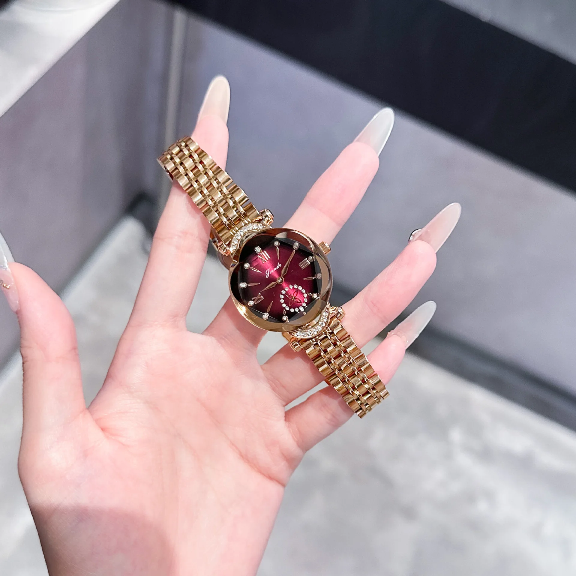 New Quartz Women'S Watch, Trendy Ladies' Watch, Stylish Quartz Wristwatch, Unique Timepiece, High-End Luxury Women'S Watch.
