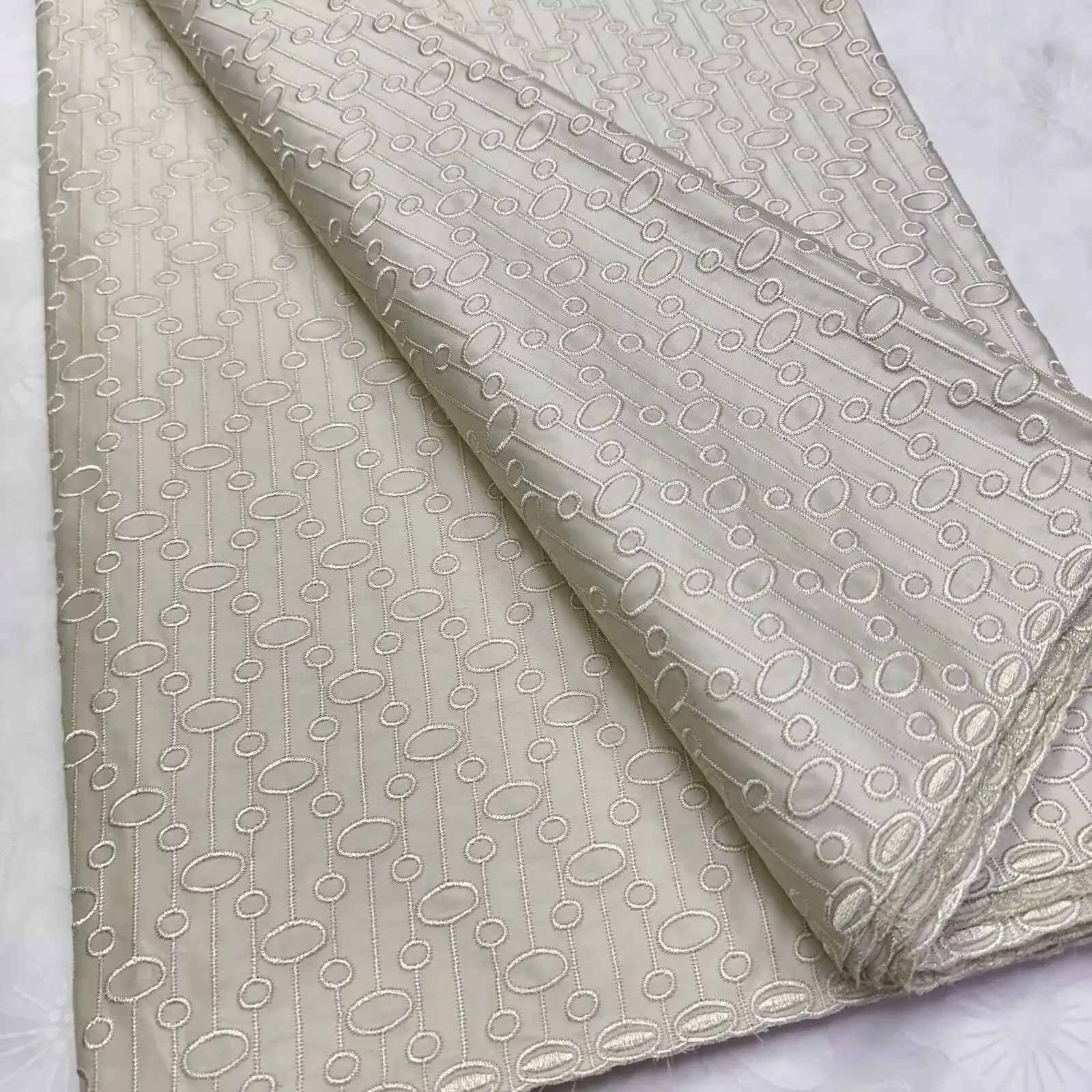 

2025 Новая хлопковая кружевная африканская ткань Atiku, высококачественная швейцарская вуаль, польская кружевная хлопковая ткань для мужчин и женщин, хлопковые кружева