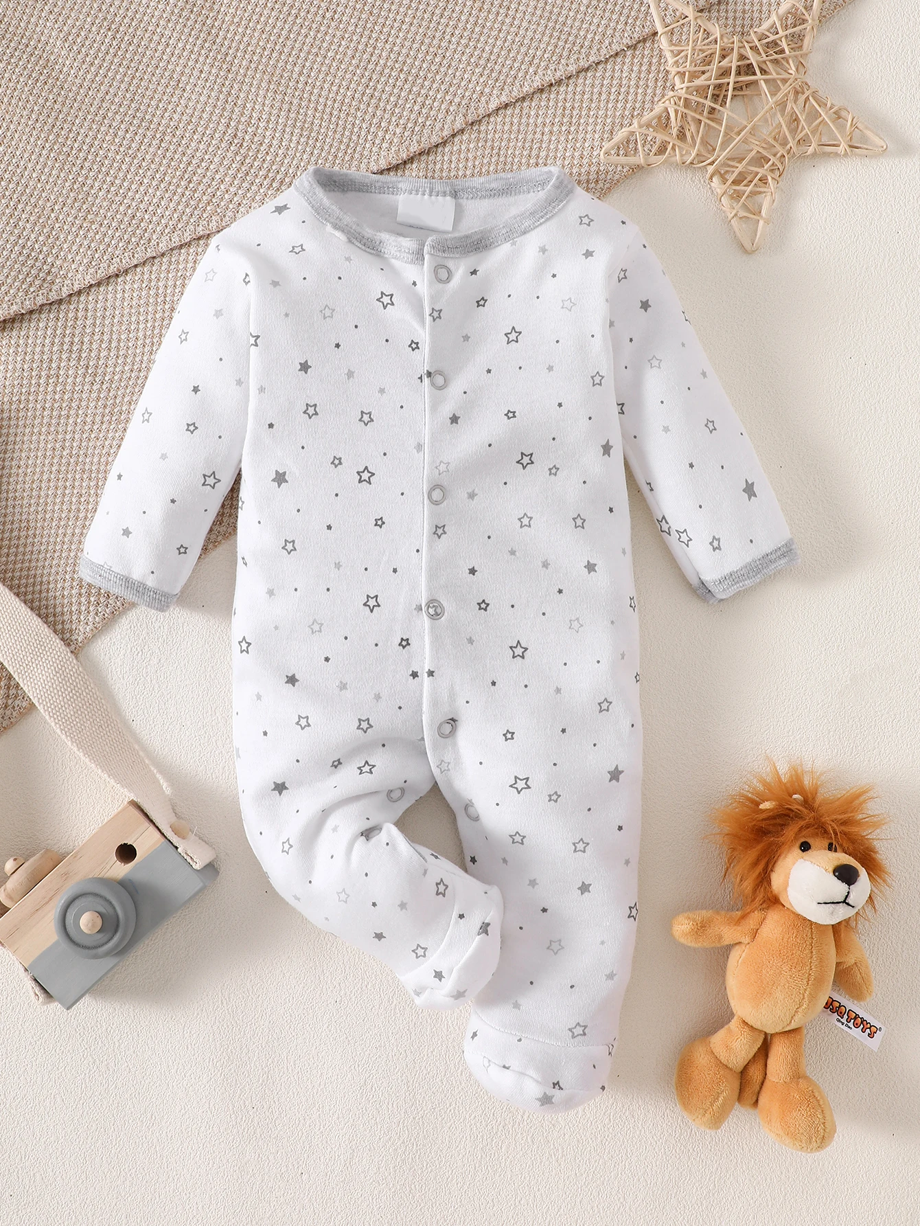 8-teiliges Neugeborenen-Strampler-Set | 100% Baumwolle, weich und atmungsaktiv | Graues Cartoon-Stern-Design | Für Babys von 0-9 Monaten – Detail 6