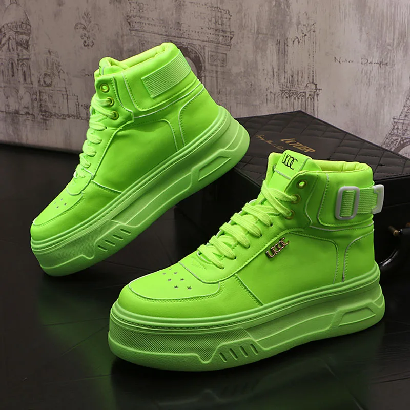 Nueva moda británica, camisetas altas Retro, zapatos planos verdes fluorescentes para hombre, zapatos informales de fondo grueso, mocasines para hombre, zapatillas deportivas para caminar