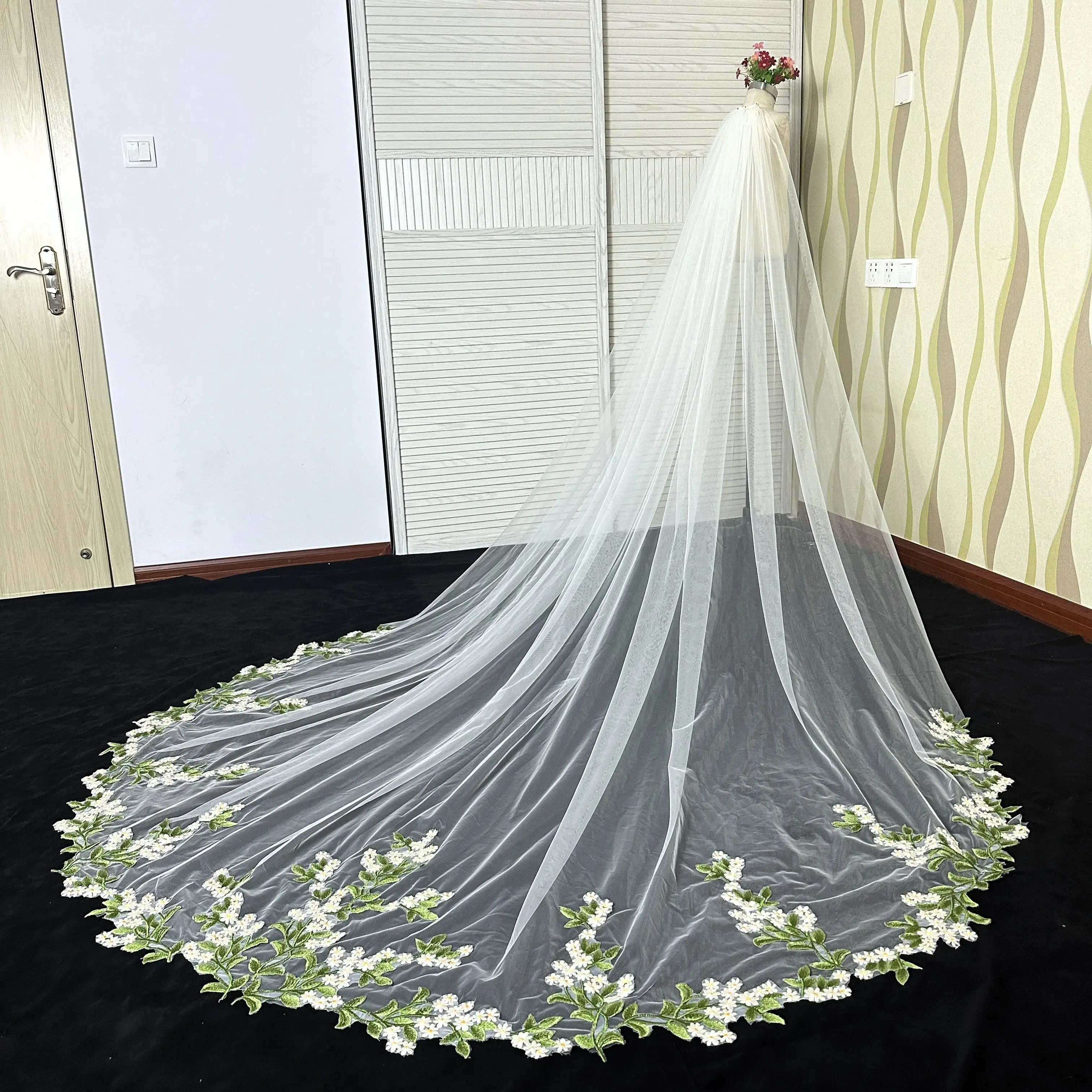 Long Cathedral Floral Bridal Wedding Veils With Comb Tulle White Ivory Wildflowers And Leaves Leaf Green Yellow Appliques Luxury