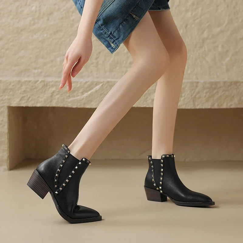 NEW Autumn Women Boots Pointed Toe Chunky Heel Boots Split Leather Shoes for Women Retro Rivet Ankle Boots казаки женские обувь