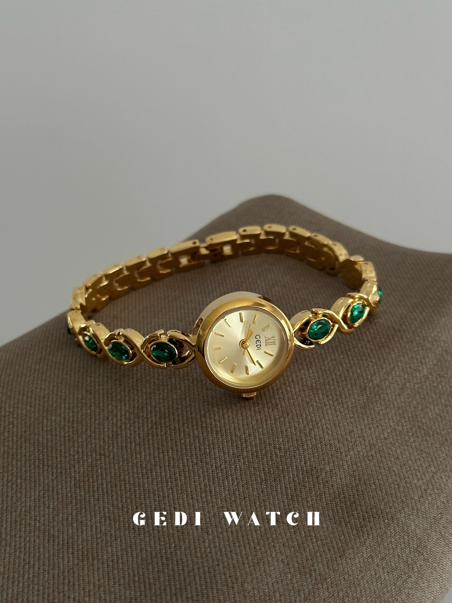 New Women'S Wristwatch, Exquisite Design, Retro Style, 2026 New Light Luxury Bracelet Watch, Fashionable Quartz Wristwatch.