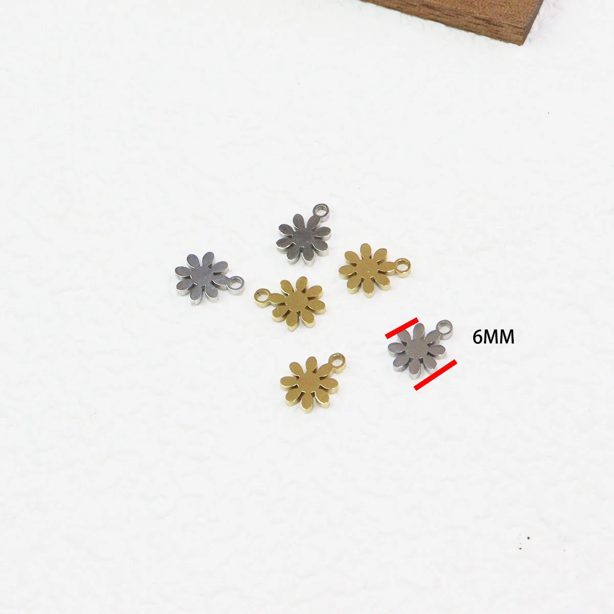 10pcs Stainless Steel Shiny Mini Flowers Charms Pendant DIY Handcraft Waterproof Women's Fashion Jewelry Accessory