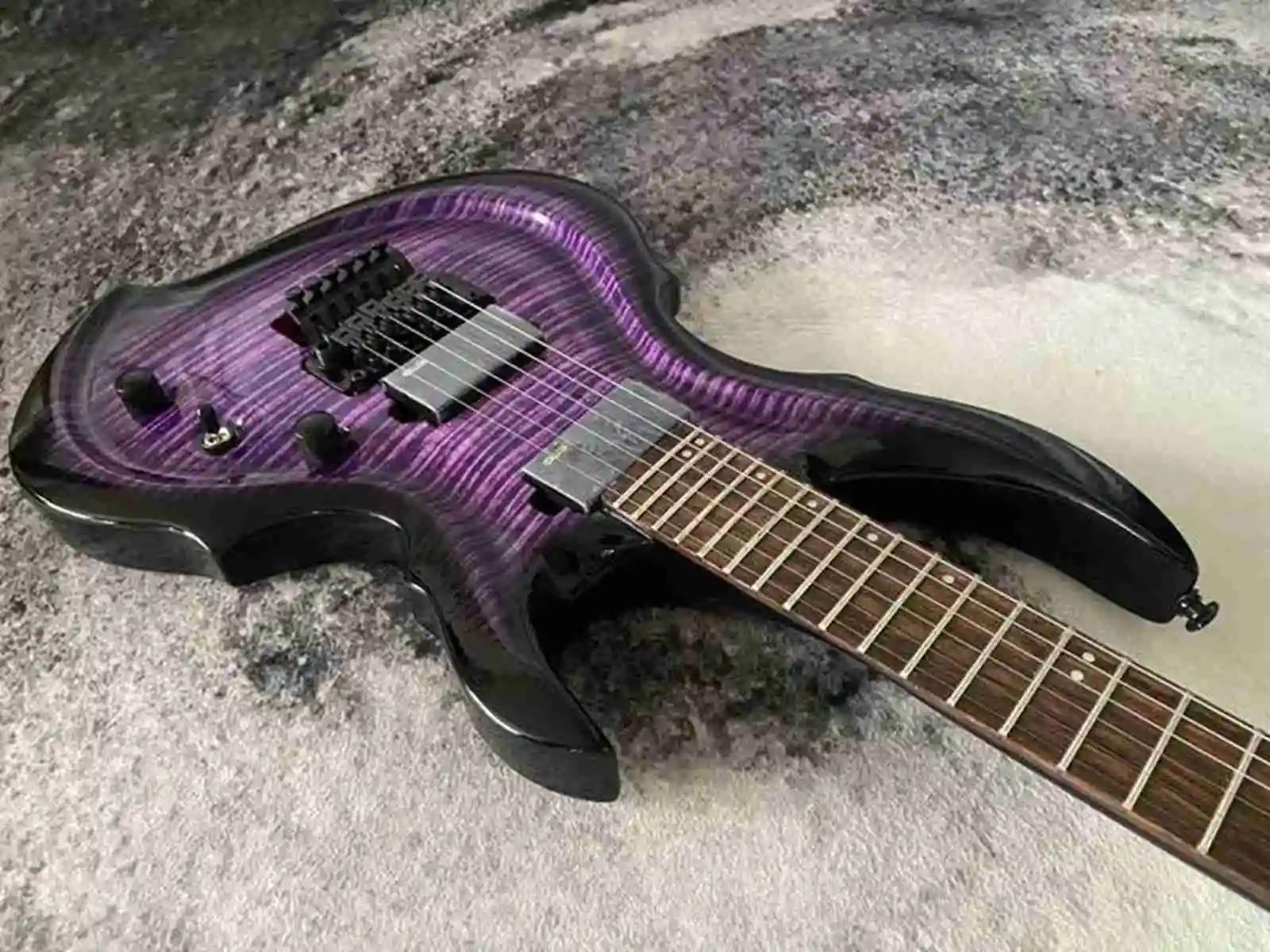 Hot Sale Purple Tiger Stripe 6 Strings Electric Guitar with Rosewood Fretboard