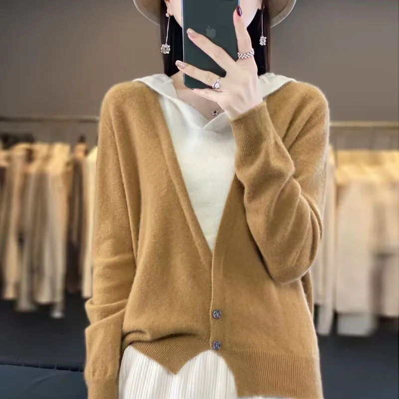 

Fall/Winter 2024 New Fake Two-Piece Color Matching V-neck Pullover Sweater Women's Wool Hooded Bottom Shirt