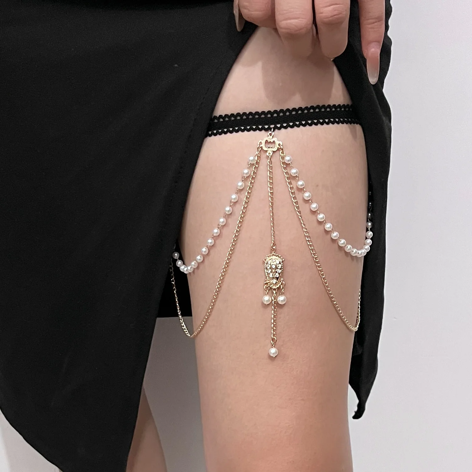 A Beach Stretch Multi-layer Pearl Rhinestone Thigh Chain