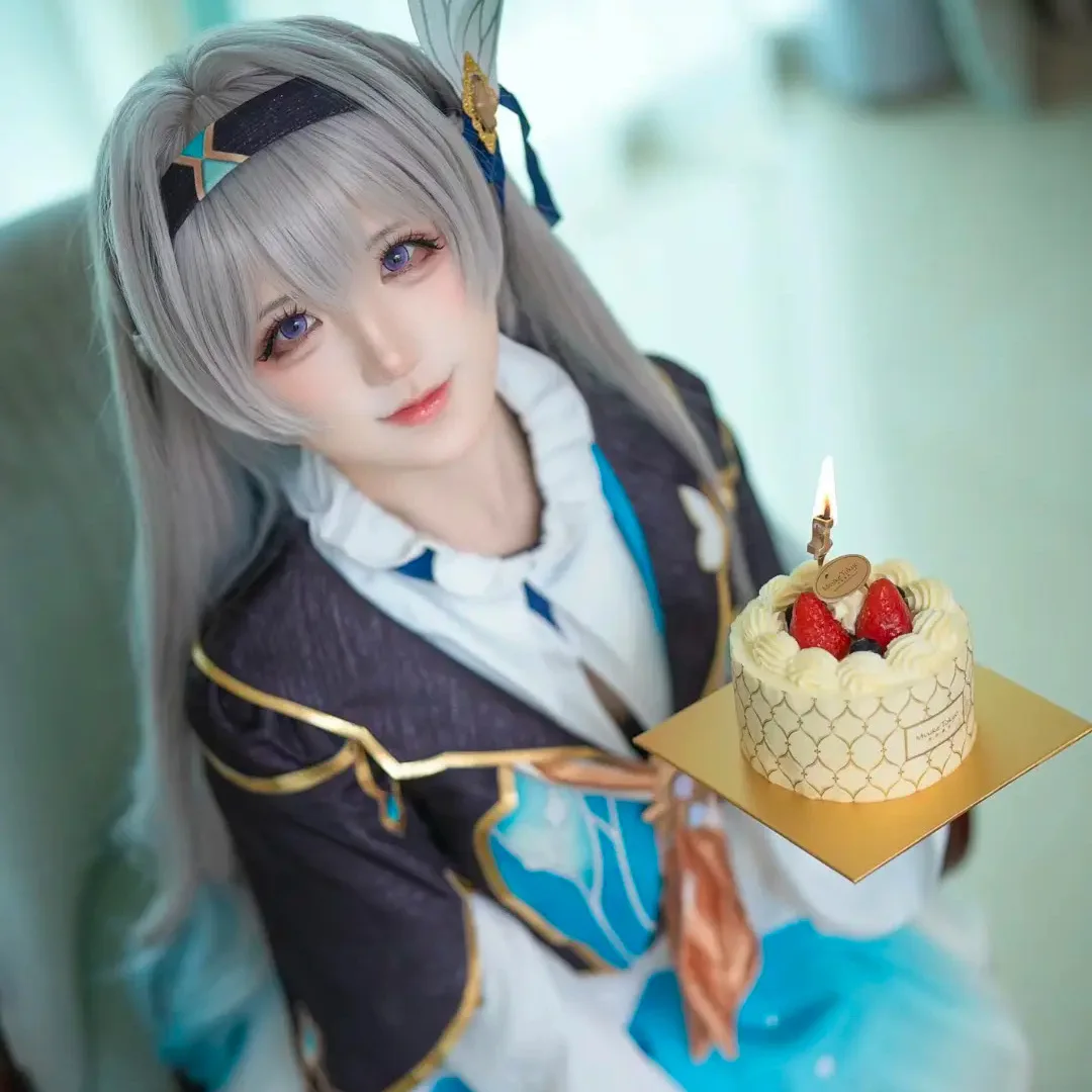 شعر مستعار تأثيري كوس اليراع طويل أنيمي لعبة شعر مستعار أومبير رمادي-أزرق شعر مستعار اصطناعي مع الانفجارات شعر مستعار تأثيري امرأة أنيمي شعر مستعار تأثيري مخزن