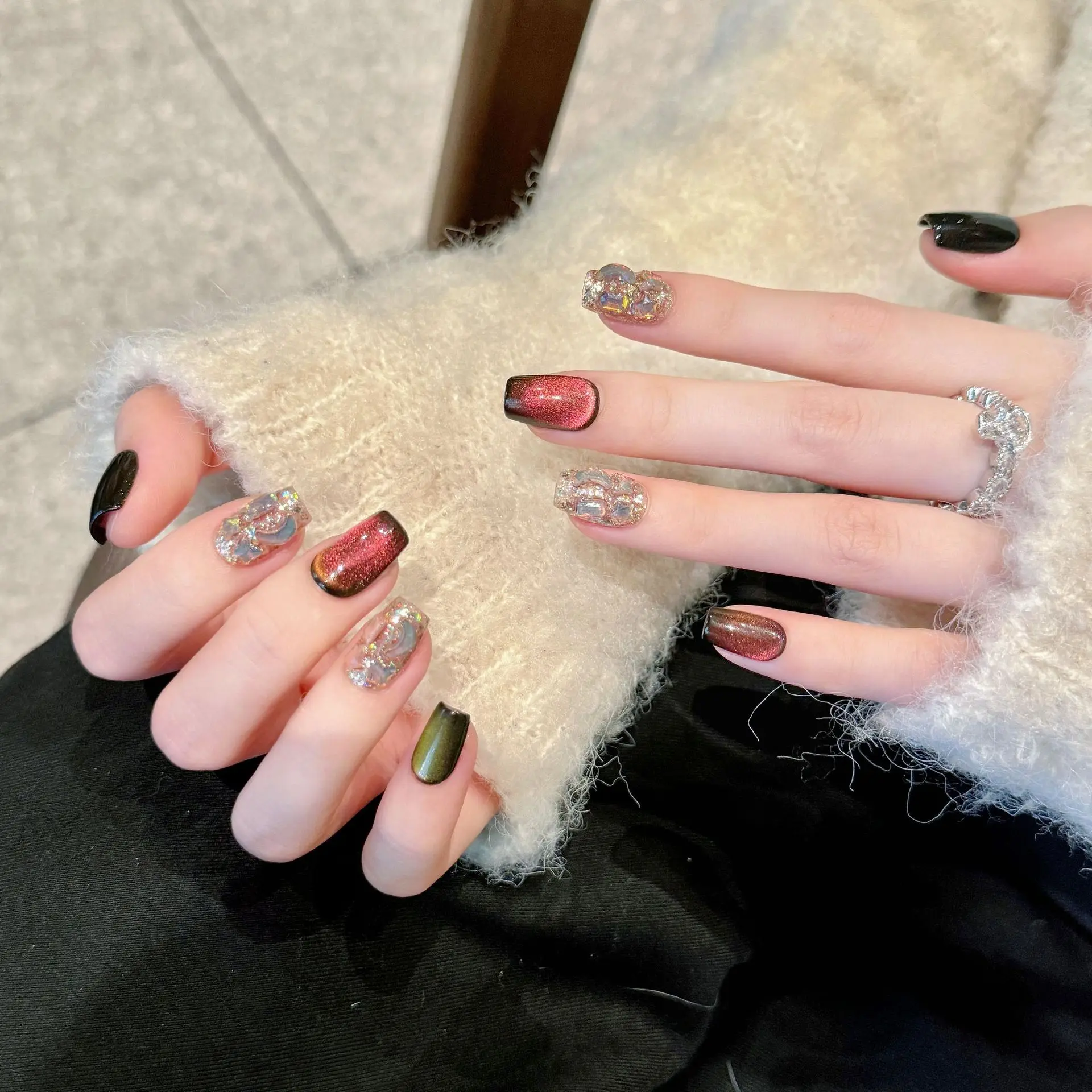 Handgefertigte Nägel zum Aufdrücken, Glitzer, Himbeere, Weinrot, französisches Katzenauge, künstliche Nägel, tragbar, vollständige Abdeckung, süße koreanische kurze künstliche Nägel