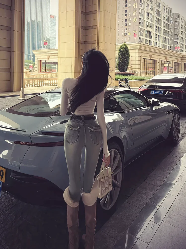 

Slimming High Waist Fleece Lined Blue Denim Jeans Women's Butt Lifting Nine Point Pencil Pants Versatile Trendy Lady Style