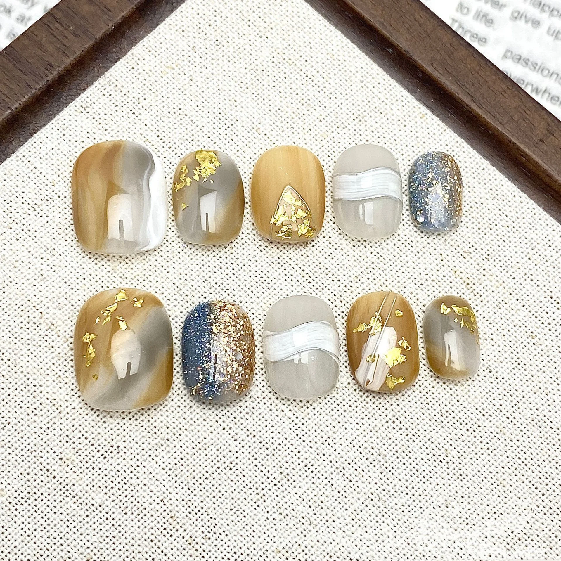 

10pcs Smudge Sequin Stick on Nail Tips Short Square Round Handmade Press on False Nails Art Glitter Golden Fake Nail for Women