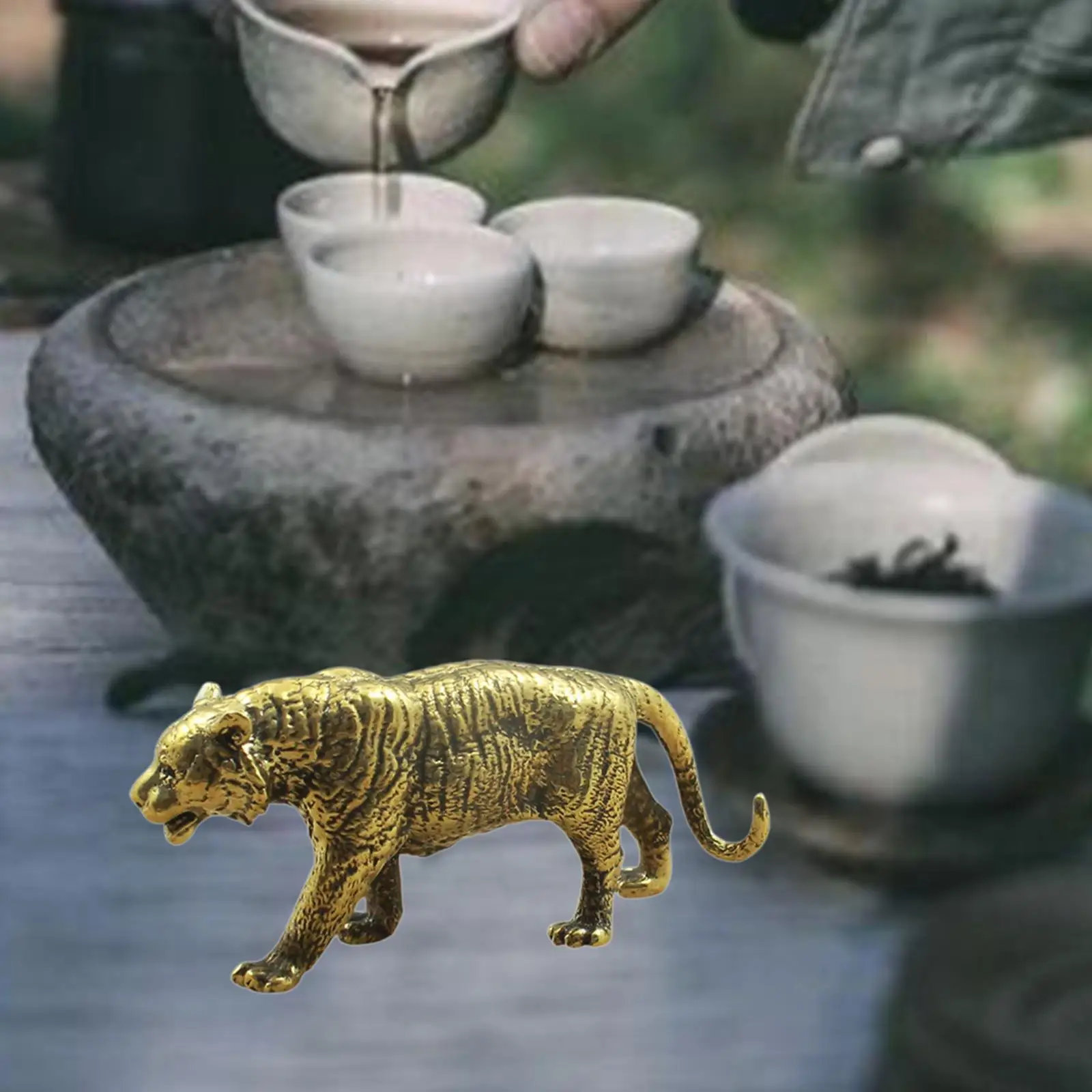 

Brass Tiger Statue Tea Pet Collectible Statue Antique Mini Tiger Sculpture Animal Figurine for Living Room Desk Indoor Office