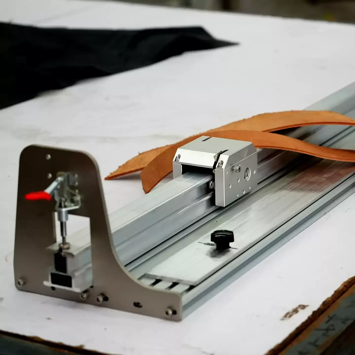 Adjustable hard/soft leather belt cutter, 145cm leather strip cutting table, aluminum alloy process tool