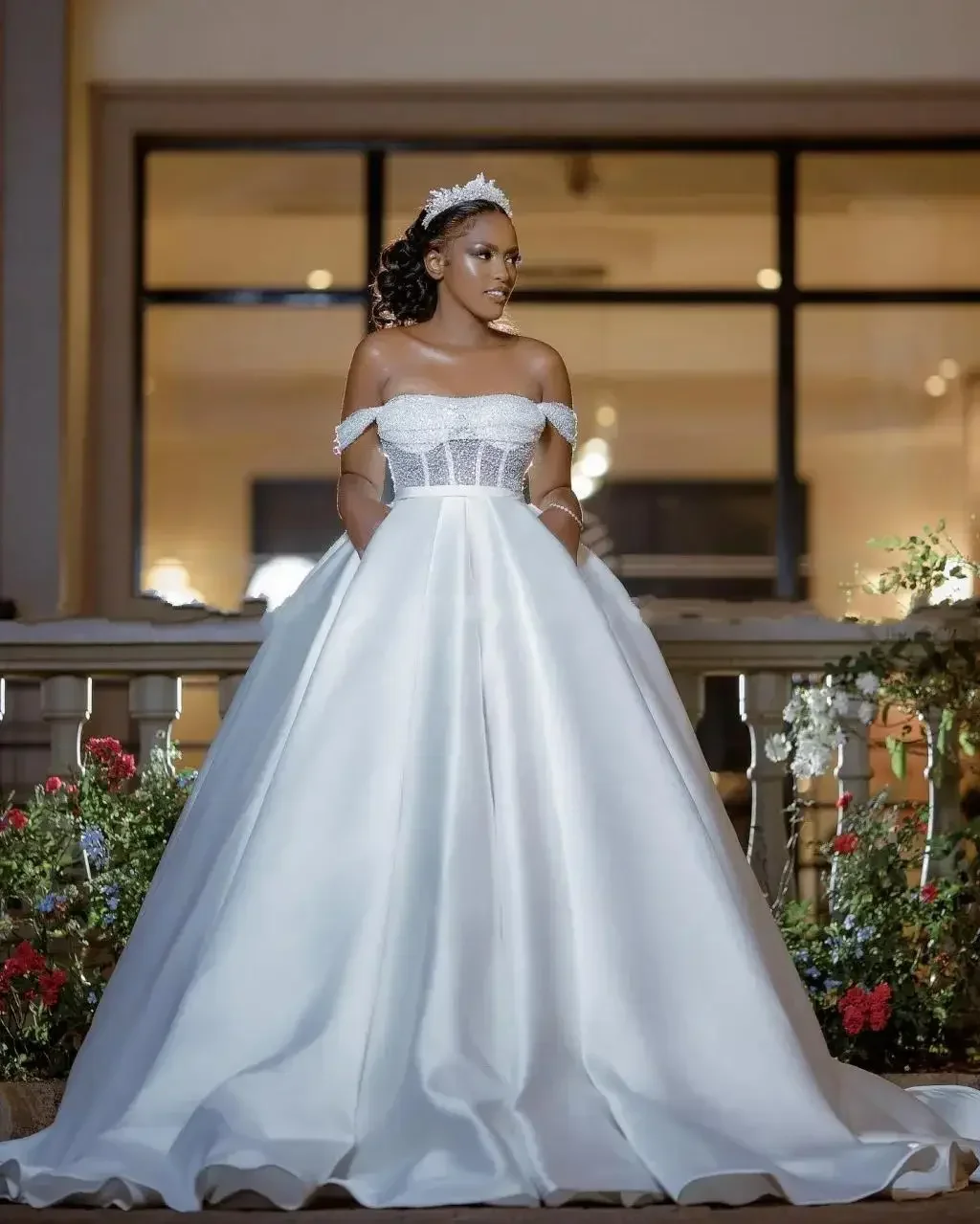 تخصيص رومانسية تسلق الخرز الترتر ألف خط فساتين الزفاف Vestido De Noiva سويب تراين الساتان حديقة زي العرائس