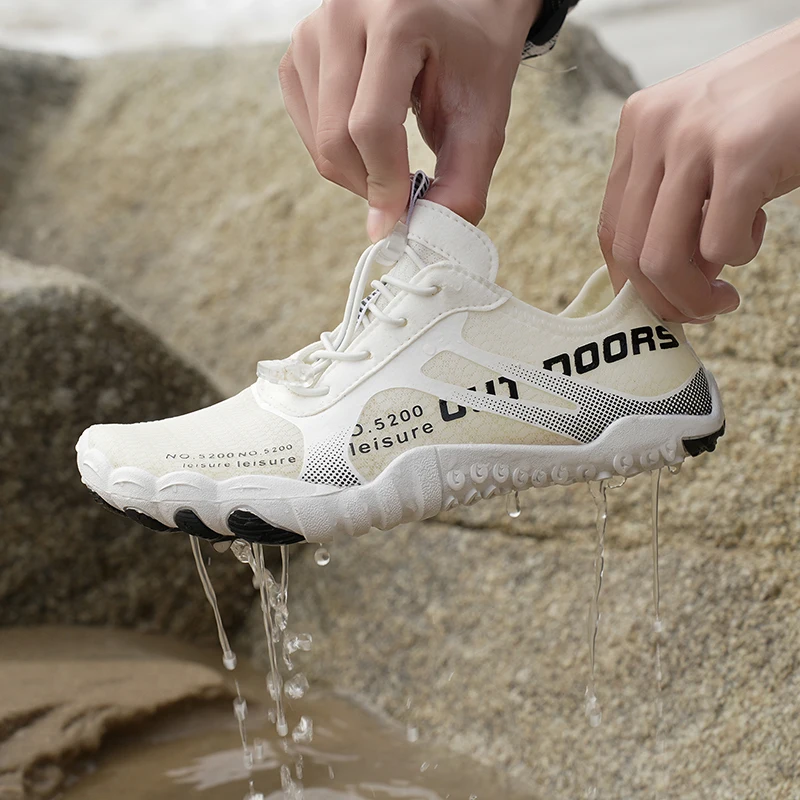 Outdoor Wading Shoes for Mountain Trekking And Rock Climbing Water Drain Design Sand Ingress Prevention