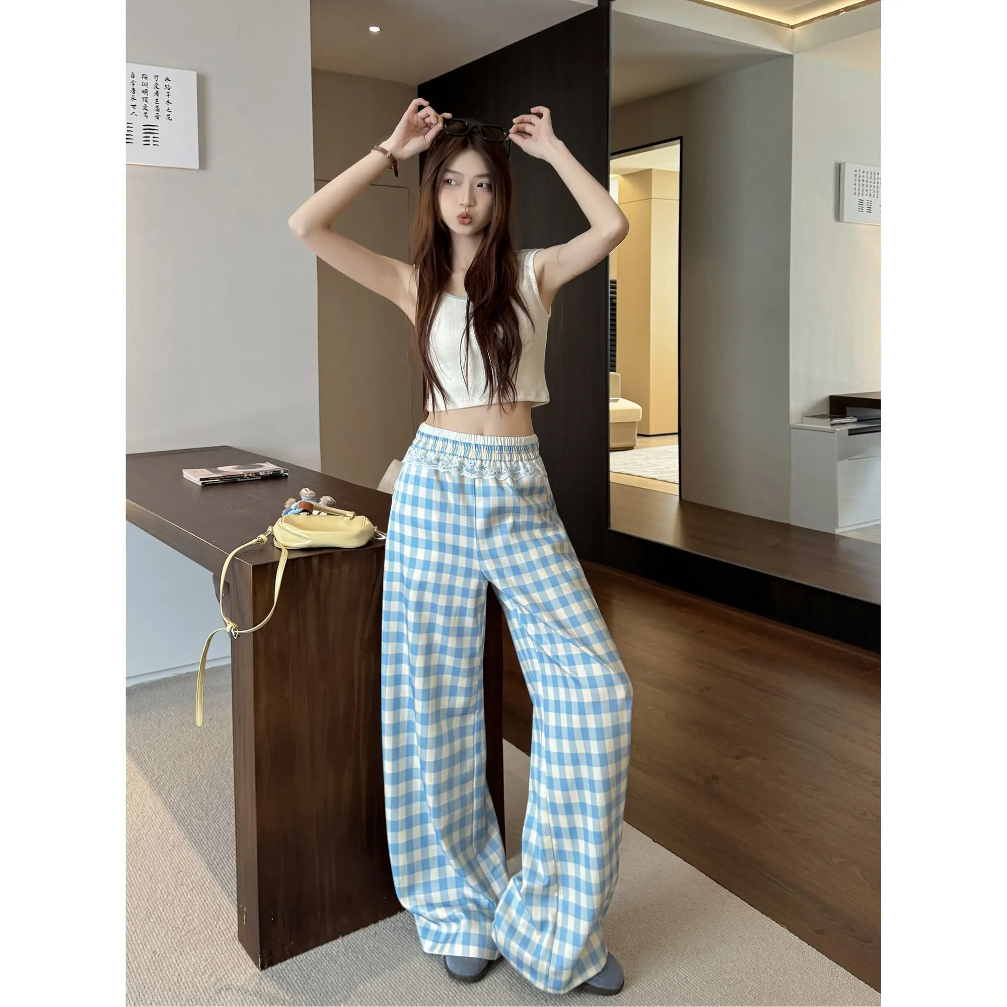 チェック柄ハイウエストスリムワイドレッグパンツレーススプライシング女性 Y2k 弾性ウエスト全身ストレートパンツガールシックなストリート