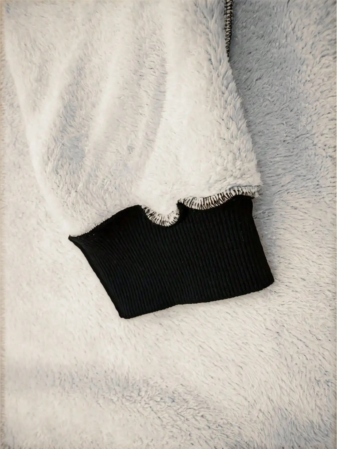 Women's Fleece-Lined Black Hoodie, Cozy Winter Pullover with Drawstring Hood & Pocket for Casual Daily Wear