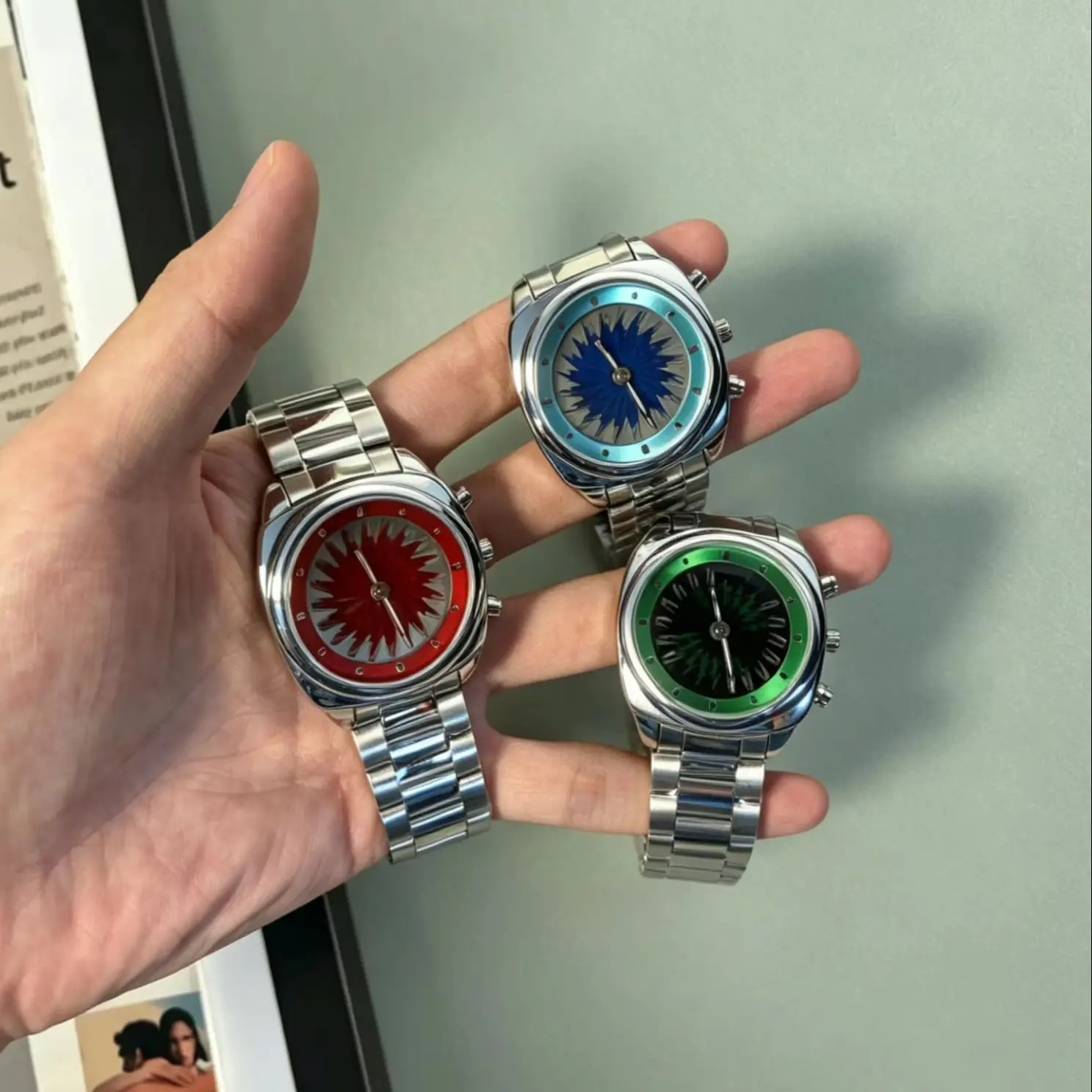 New Dynamic Sparkling Fireworks Dial Quartz Watch Solid Stainless Steel Strap Fashion Watch Available in Red, Blue, and Green