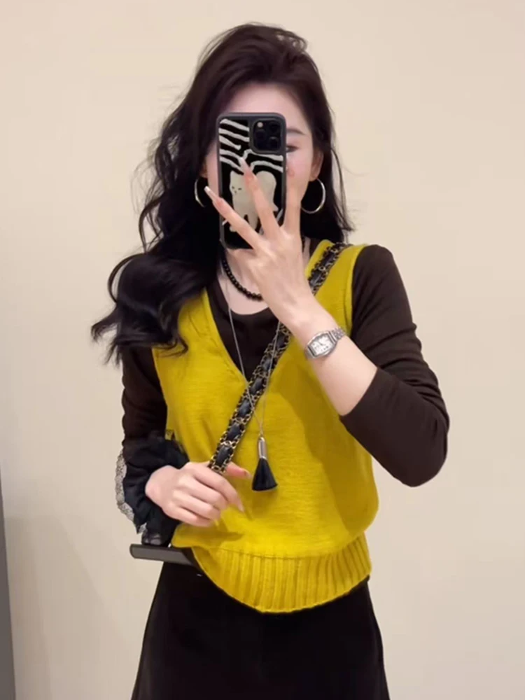 

Корейский стиль: Новинка осени-зимы 2026 – Женский вязаный лонгслив с V-образным вырезом, базовый слой для многослойных образов, создающий особую атмосферу.