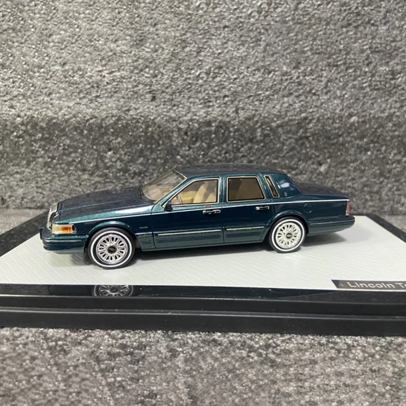 

GLM 1/43 Scale Lincoln Towncar 1996 Resin Car Model Car Collectible Toy Gift Souvenir Display Ornament
