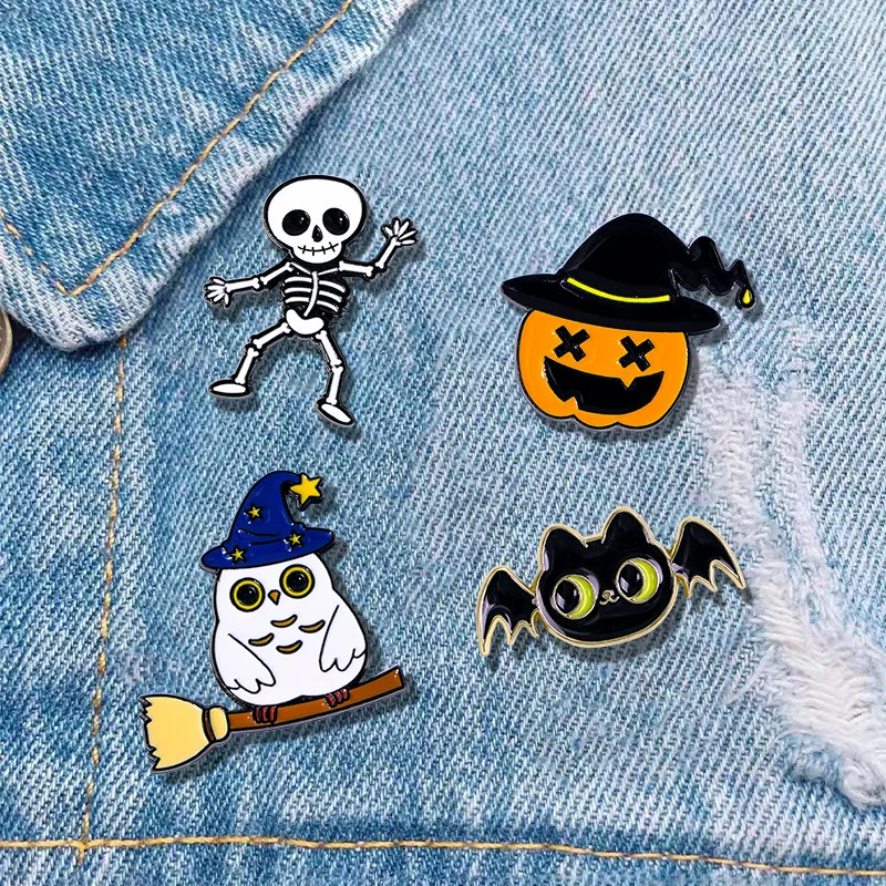 Divertido sombrero mágico de dibujos animados para Halloween, Broomstick de calabaza, insignia de broche de murciélago fantasma, joyería de Metal