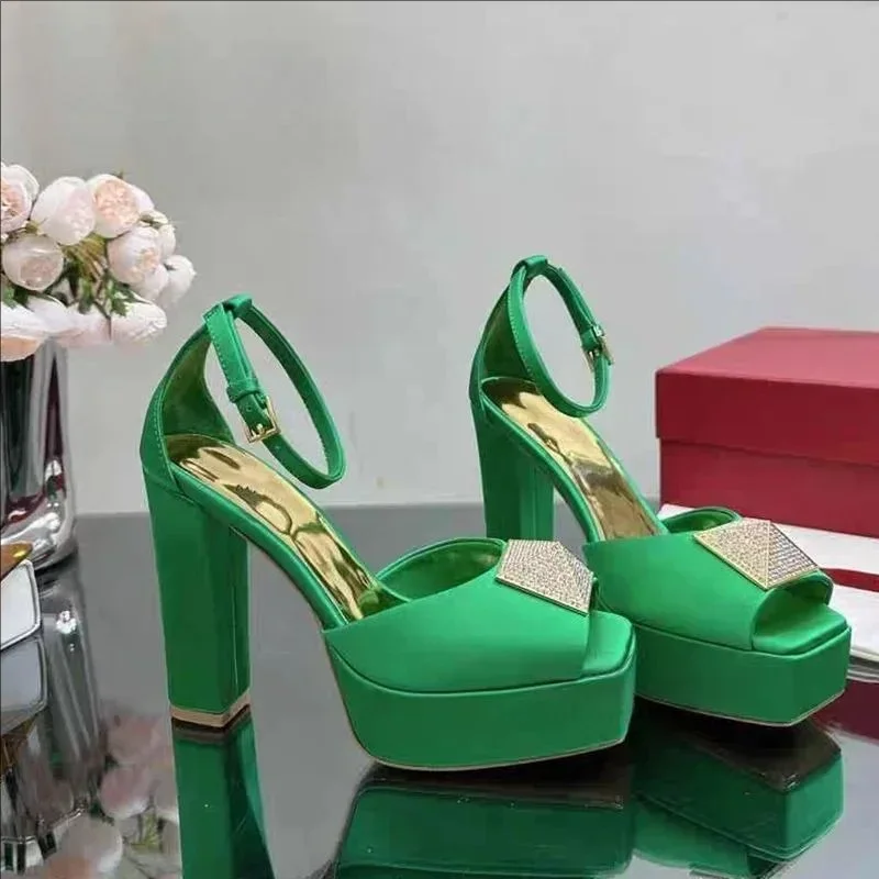 Recomendación de cinco estrellas Nuevos zapatos de boda para mujer Zapatos de vestir de noche Tacones altos con punta cuadrada Sandalias con punta abierta