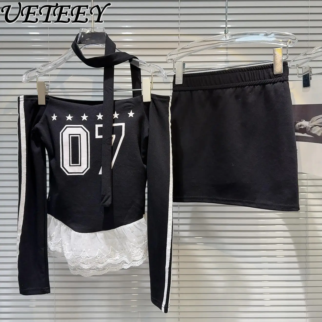 

Spring and Autumn New Sweet Cool Spice Girls Lace Printed Off-Shoulder T-Shirt + Elastic Waist Short Skirt Two Piece Set