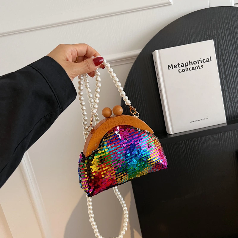 Bolsos con cadena y cuentas para mujer, carteras de diseñador versátiles de alta calidad, de lujo, de Color brillante, a la venta, 2023