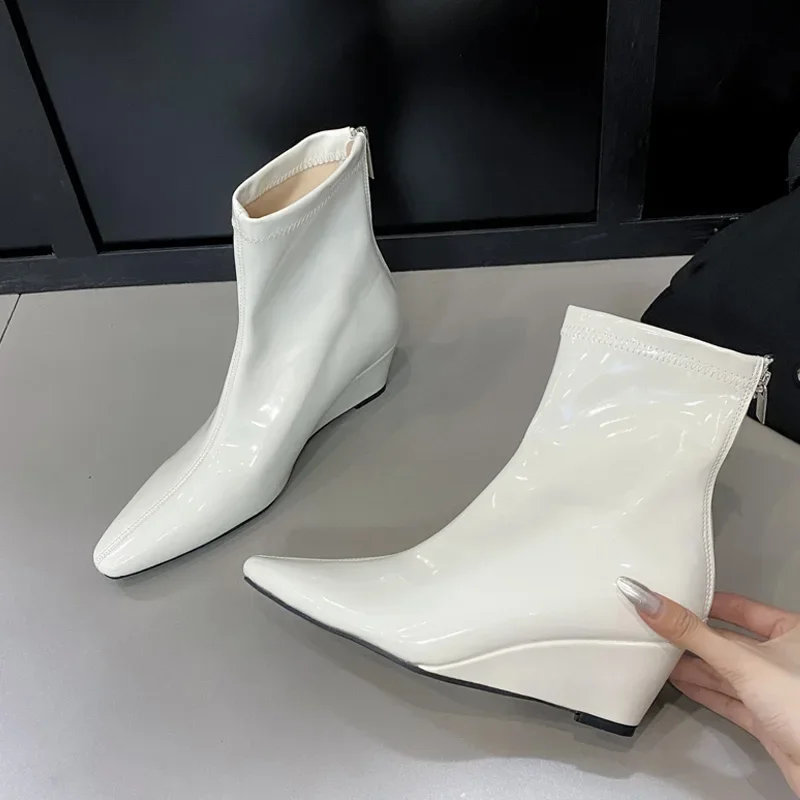 Eilyken Stivaletti in pelle verniciata di alta qualità Donna Punta a punta Zeppe Tacchi Scarpe con cerniera Sexy Chelsea Botas De Mujer