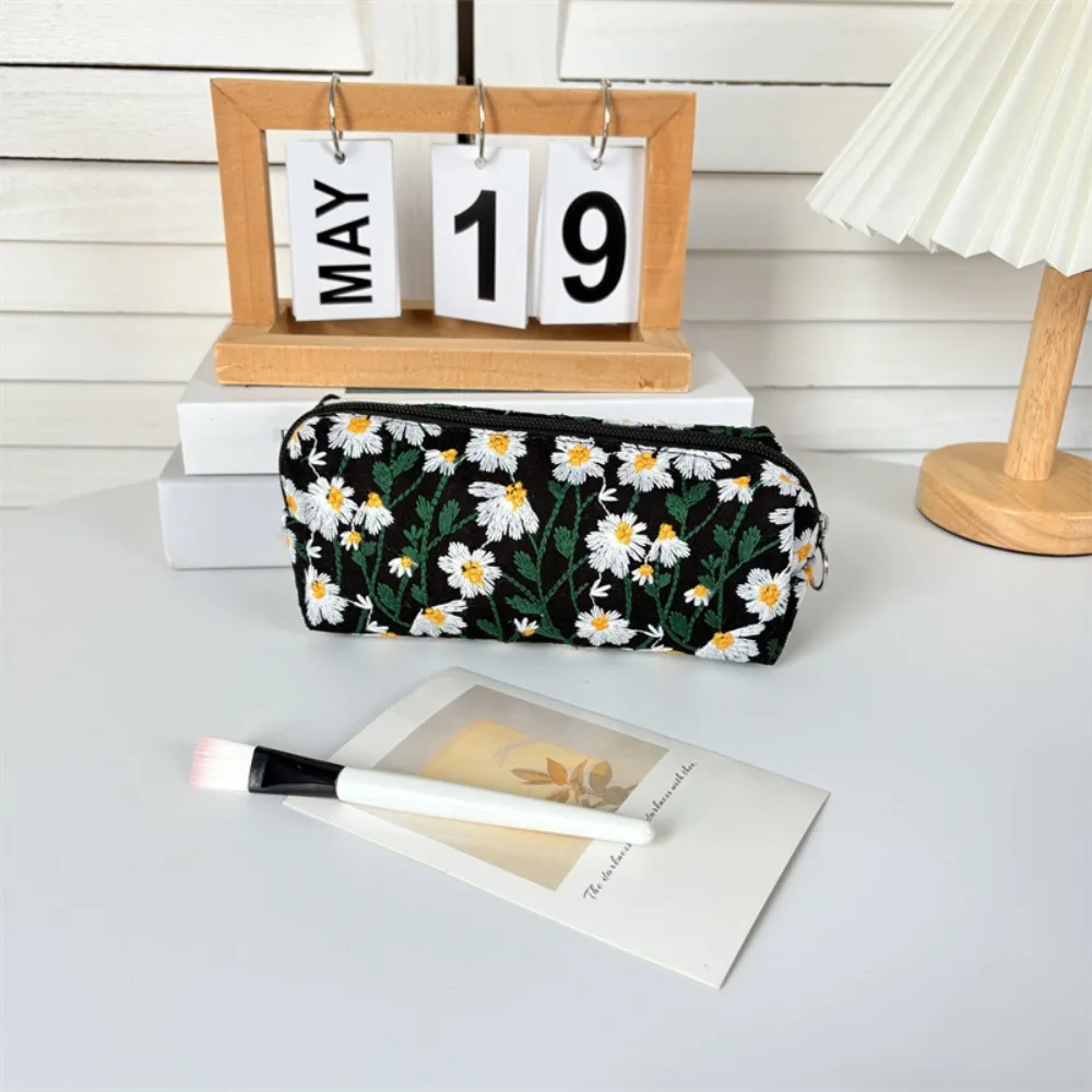 Lightweight Korean Style Daisy Makeup Bag Dustproof Portable Cosmetic Storage Bag Canvas Zipper Pencil Case Student