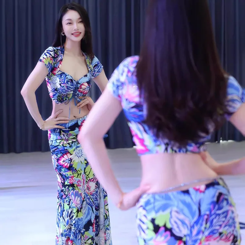 Maßgeschneiderte Bauchtanzkostüme, orientalisches Tanzkleid, blaues Übungskleid zum Binden, bedruckte Oberteile und Schlitzröcke