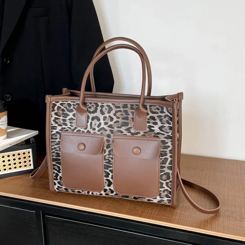 2026 Women Crossbody Bag Fashion Retro Leopard Pattern Splicing Popular Texture Commuting Western Style Single Shoulder Tote Bag