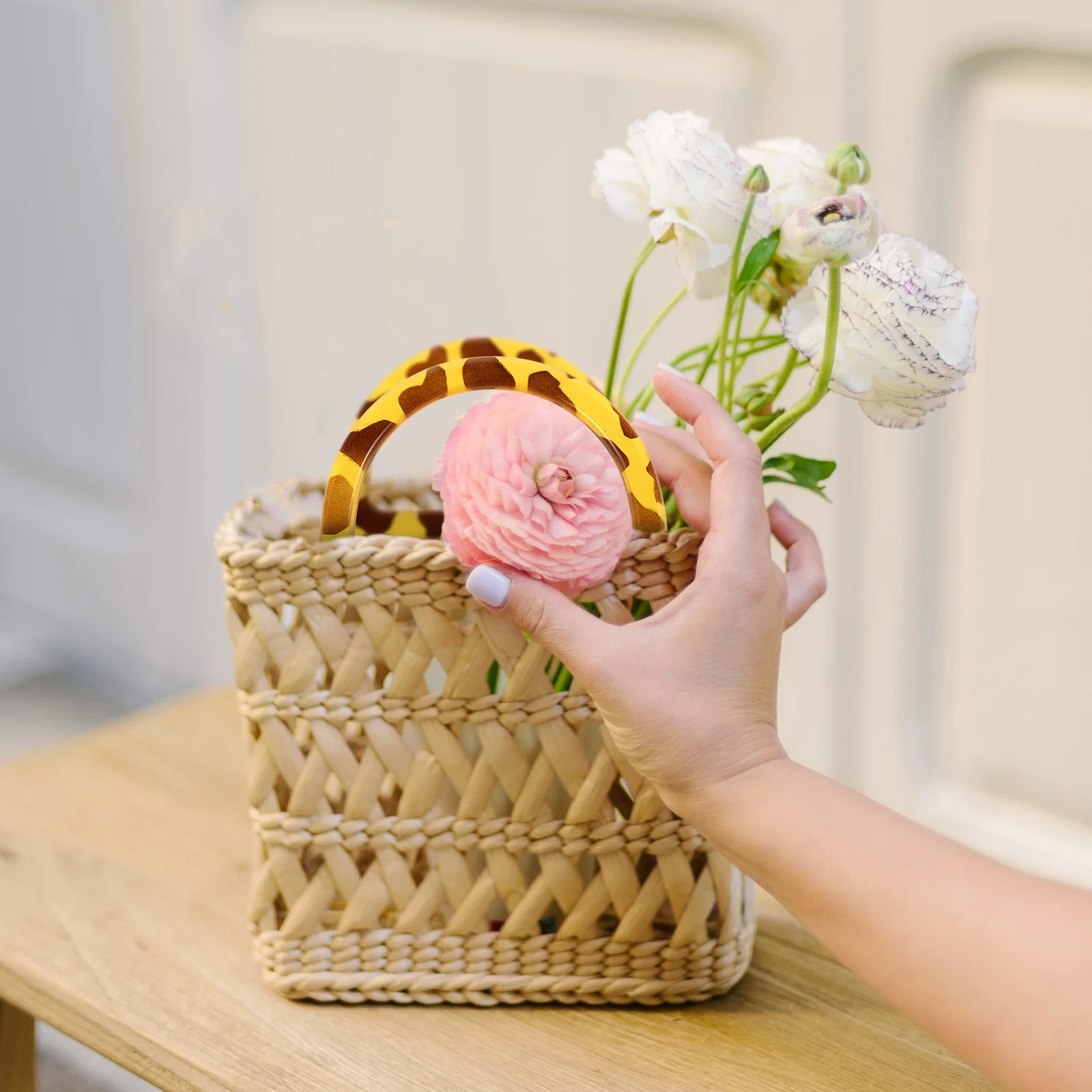 

8Pcs D Shape Bag Handle Replacement Sturdy ABS Material Smooth Comfort Grip for Handbag Purse DIY Crafting Decorative Accessory