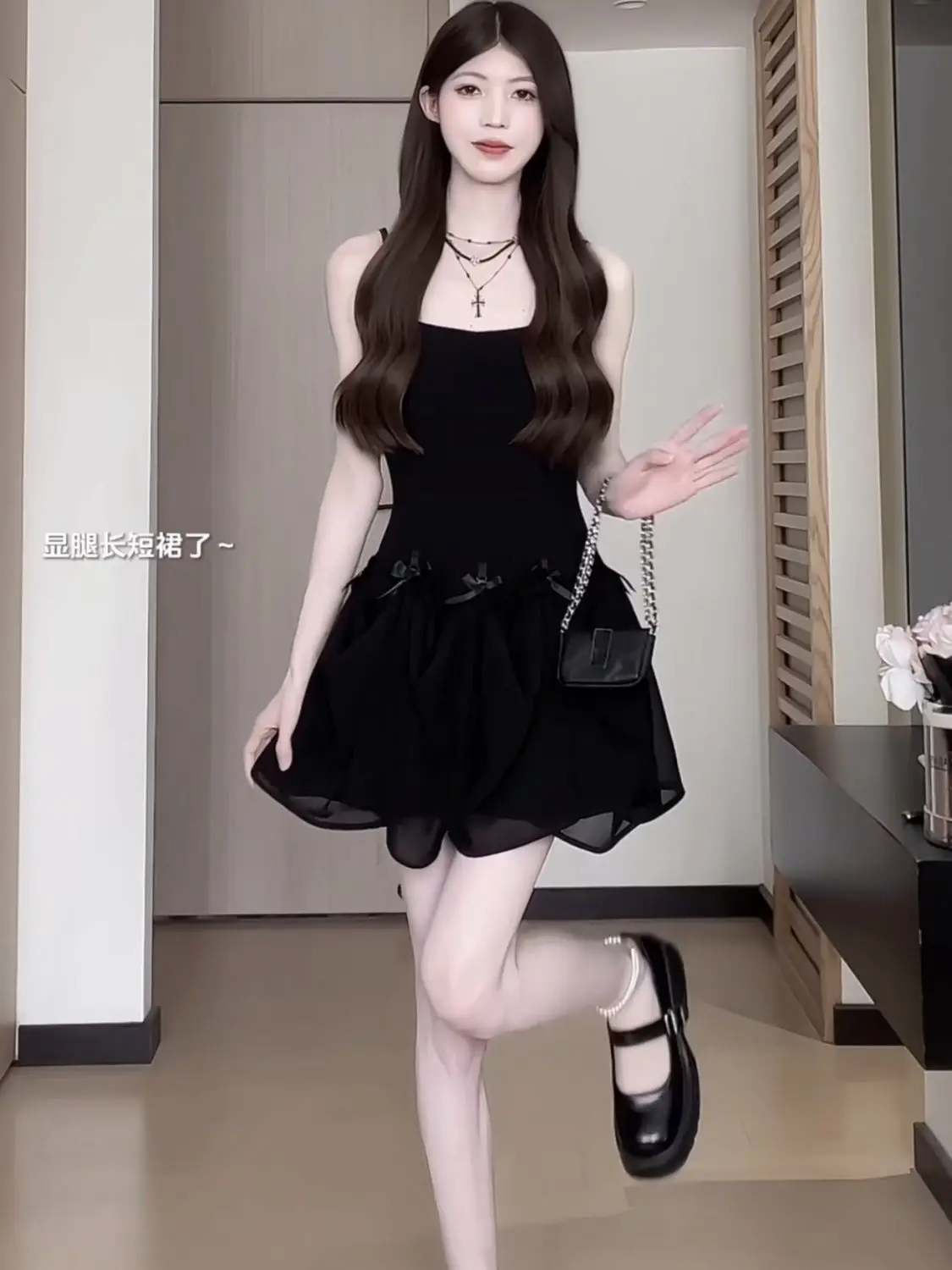 

2025 New Bow Suspender Spring Waist-hugging Temperament Slimming Dress