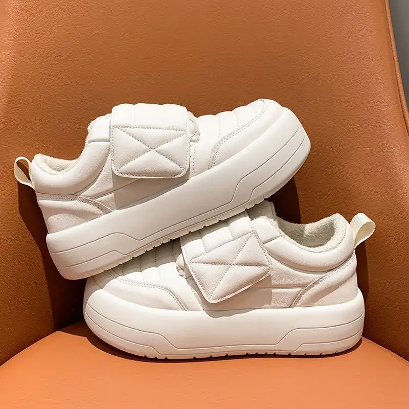 Milk white bread shoes for women autumn and winter 2023 new leather surface with plush insulation thick soled small white shoes