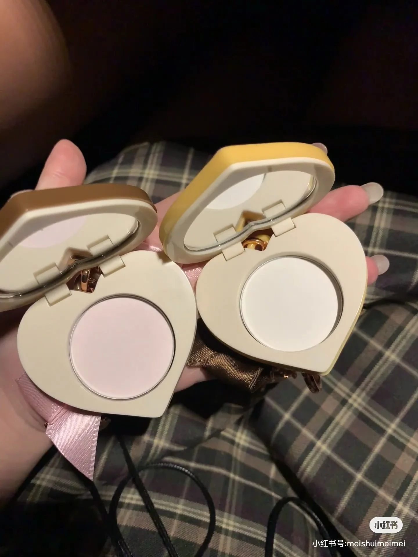 Flower Knows Sweet Bear Mini Setting Powder Anhänger Oil Control Makeup Portable Makeup Powder Highlight