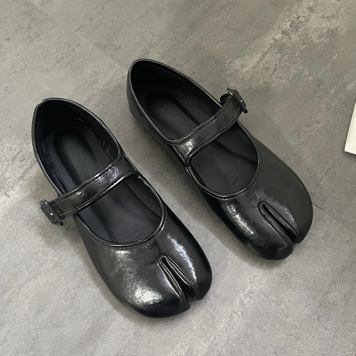 Women Sandals Split Toe Mary Jane Ballet Flats Ladies Bele Tabi Pumps Female Retro Vintage Girl Daily Novelty Solid Ninja Shoes