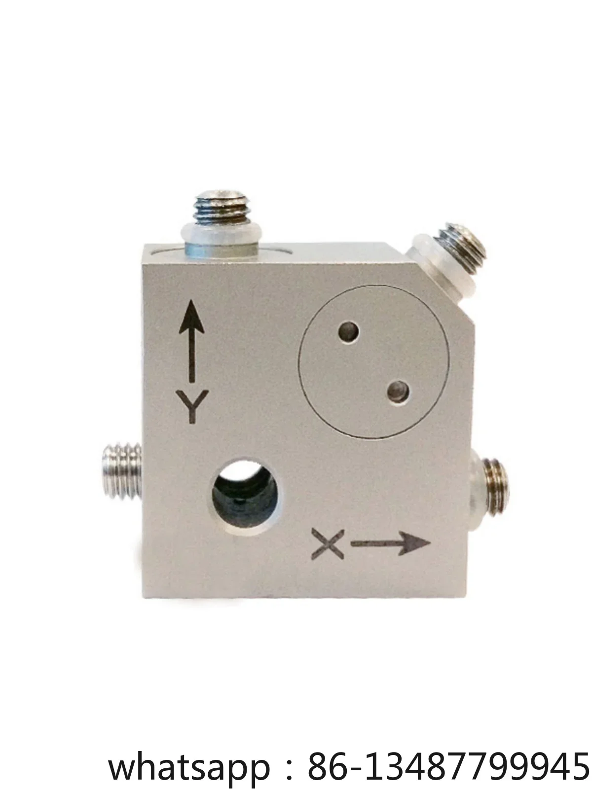 

Трехосевой датчик ускорения CT1002LS имитирует вибрацию