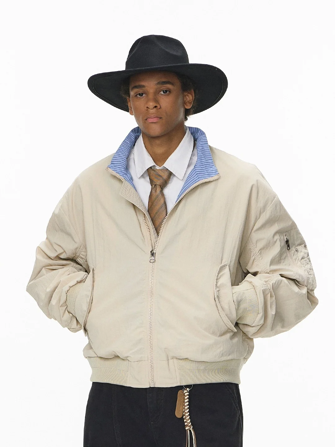 

Новинка: Мужская куртка-бомбер для полетов, осень 2025, в американском стиле, с воротником-стойкой, в клетку, с цветовыми блоками, свободного кроя, из полиэстера.