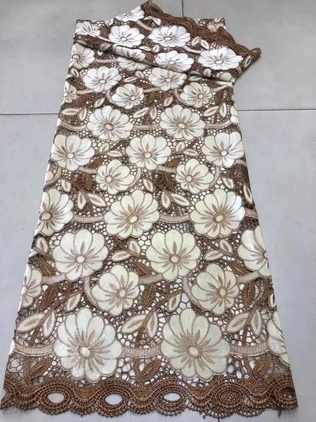 

Fashion African Velvet Lace Fabrics 2025 High Quality Women Party Women Embroidery Nigerian French Lace Materials For Wedding